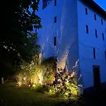 Kutscherhaus Der Burg 別荘 *